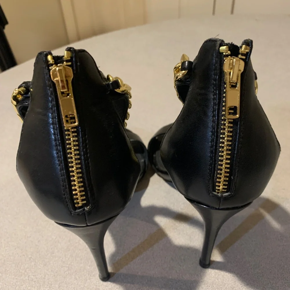 Steve Madden Black/Goldtone Chain High Sandals sz 8.5 M